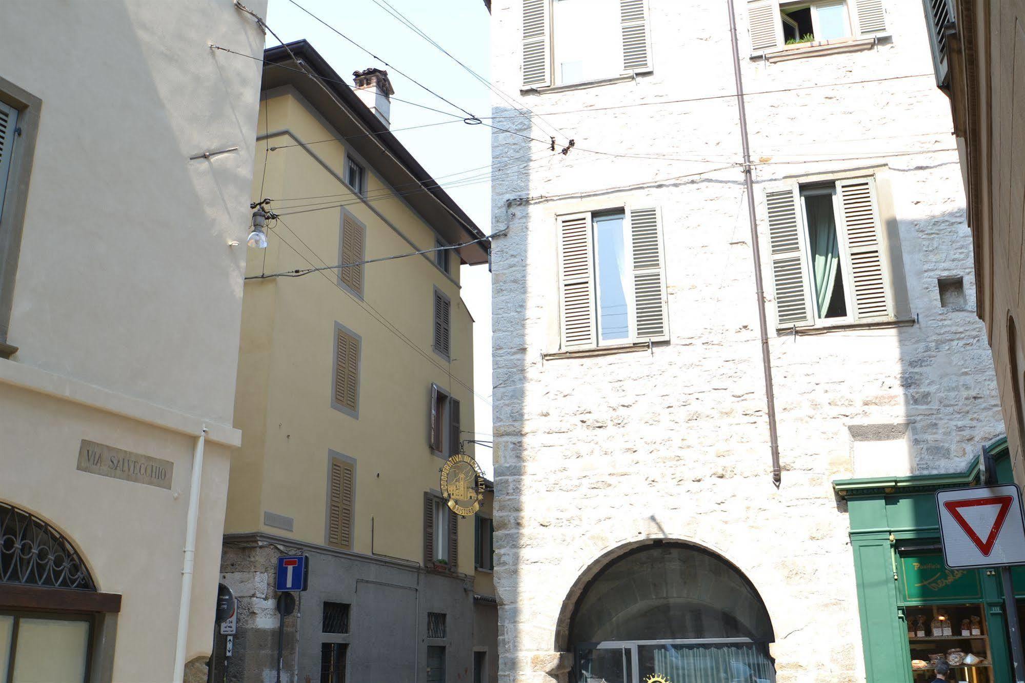 Guesthouse Alba Citta Alta Bergamo Bagian luar foto