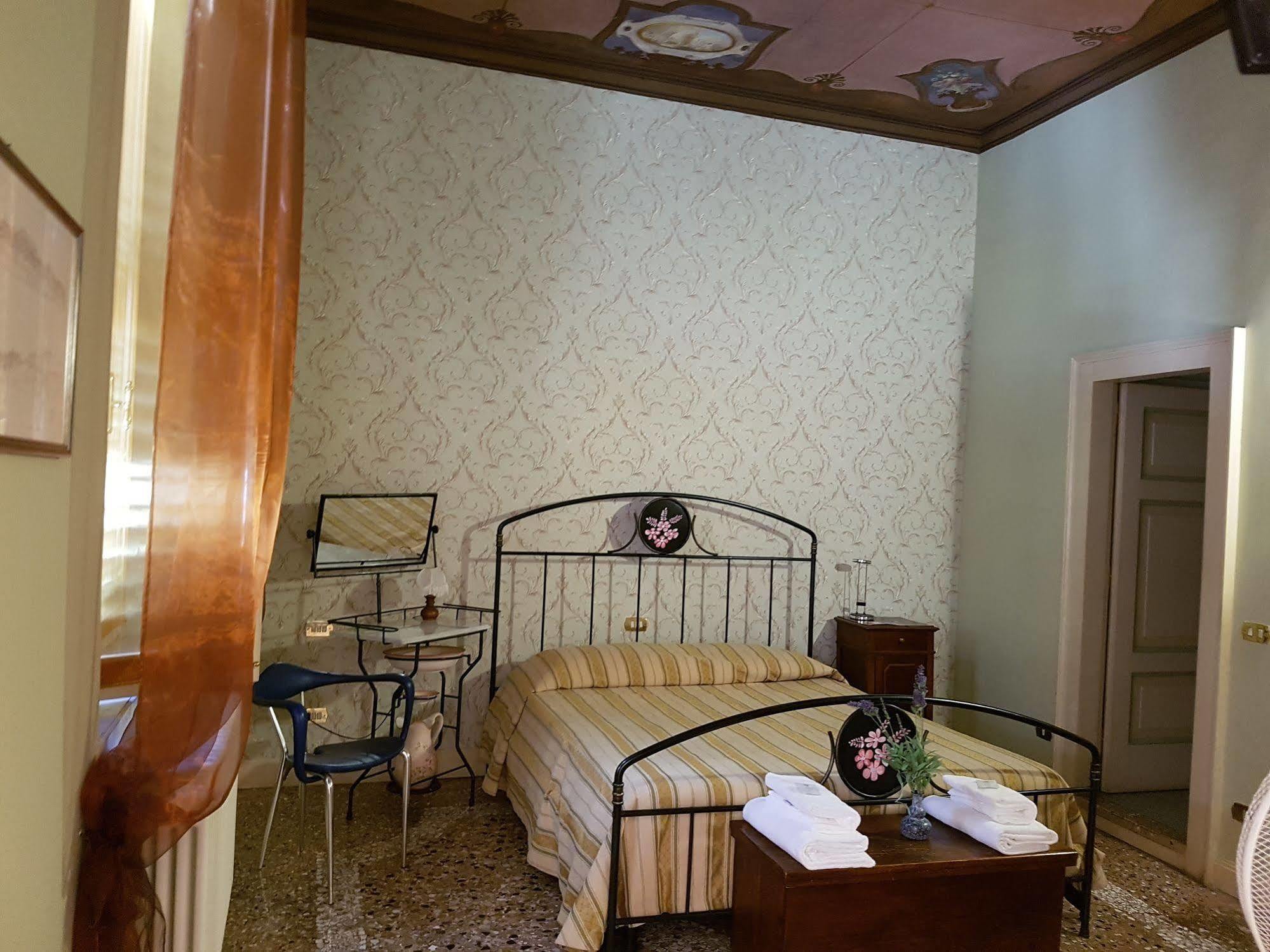 Guesthouse Alba Citta Alta Bergamo Bagian luar foto
