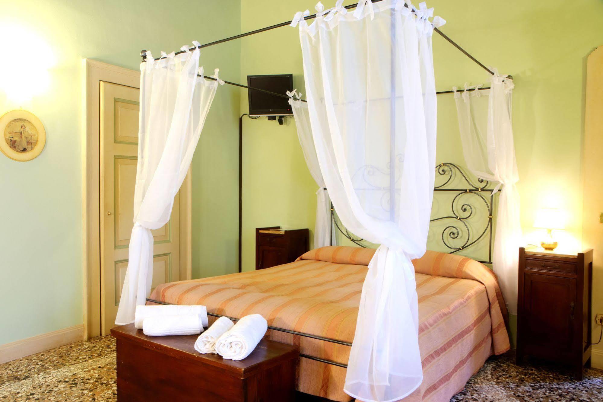 Guesthouse Alba Citta Alta Bergamo Bagian luar foto