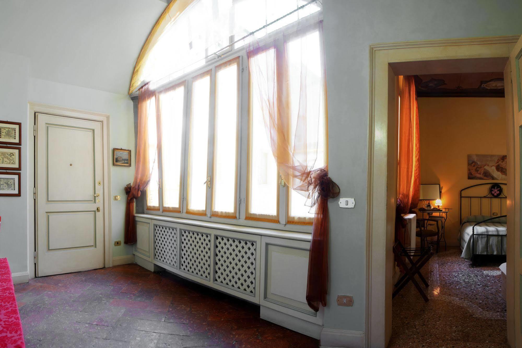 Guesthouse Alba Citta Alta Bergamo Bagian luar foto